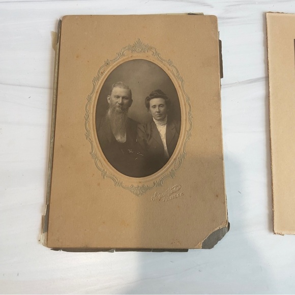 VINTAGE BLACK & WHITE PICTURES FAMILY PORTRAITS - Picture 2 of 7